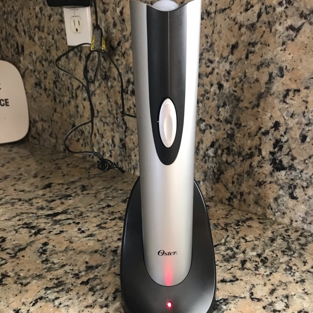 Electronic wine bottle opener